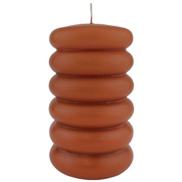 Bougie pilier MONISHA avec des rainures horizontales, cognac, 15cm, Ø9cm, 69h - Made in Germany