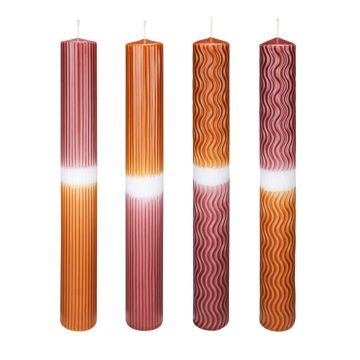 Bougies longues Dip Dye YOUNA avec des rainures, lignes ondulées, 4 pièces, vieux rouge-cognac, 25cm, Ø3cm, 16h